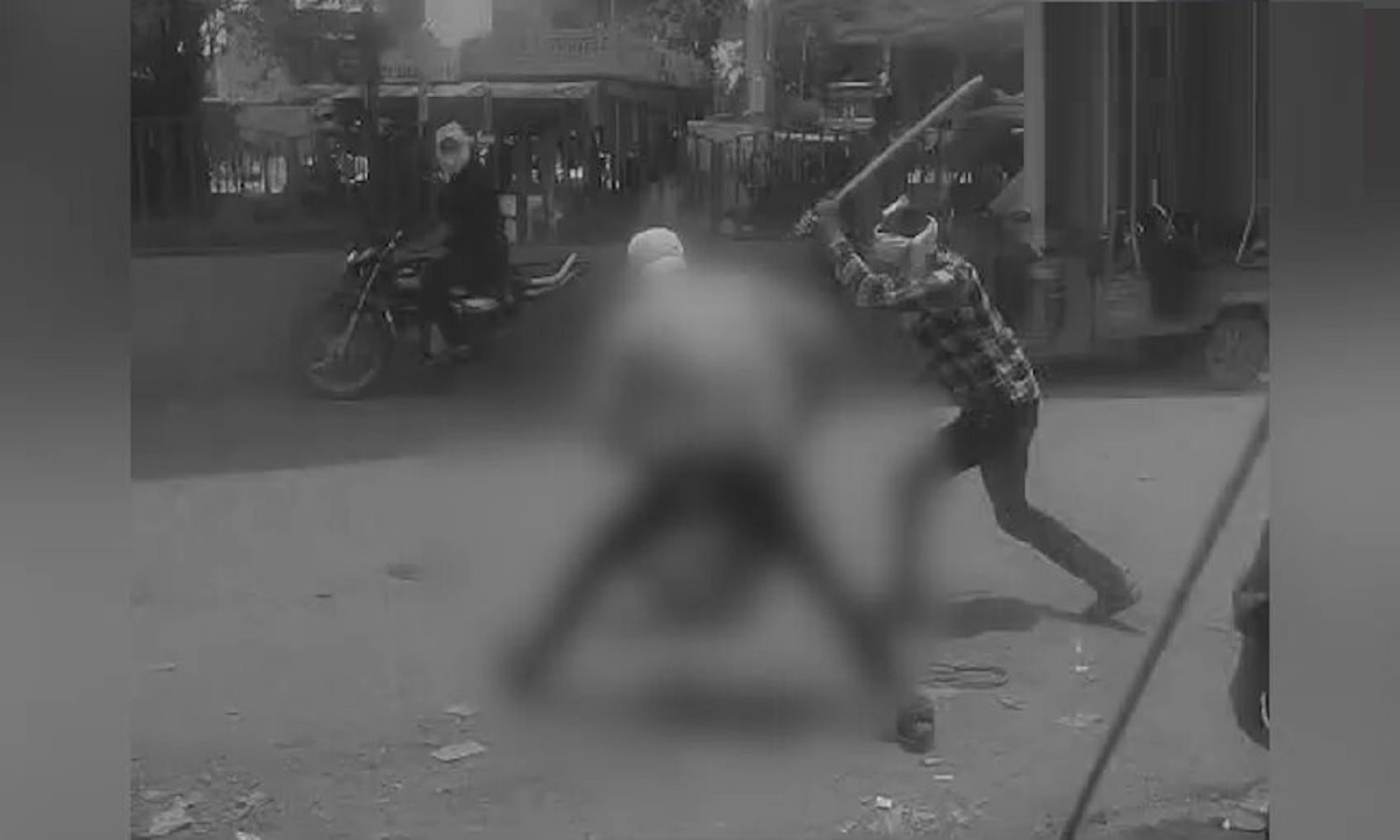 MP: मुरैना में बेटी से छेड़छाड़ का विरोध करने पर दुकानदार की बर्बर पिटाई, वीडियो वायरल