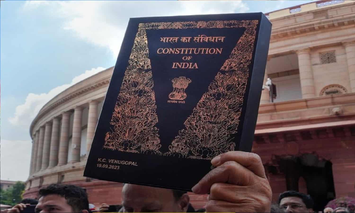 भारत के संविधान की प्रस्तावना में ‘सेक्युलर’ और ‘सोशलिस्ट’ शब्द किसने और क्यों जोड़ा?