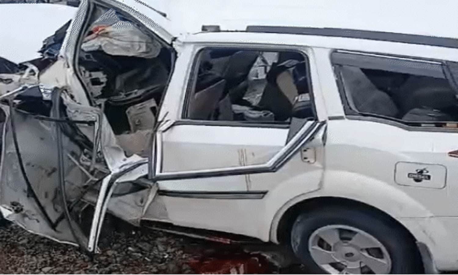 MP: राजगढ़ में भीषण सड़क हादसा- XUV 500 डिवाइडर से टकराई, 4 की मौत, 3 घायल