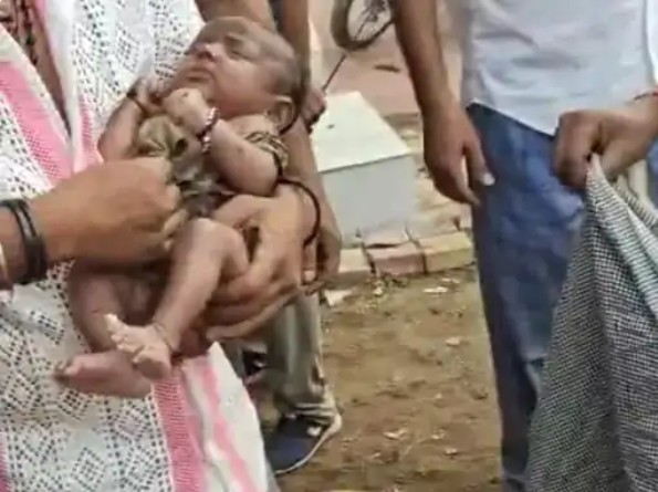 newborn found in a dry well in Satna