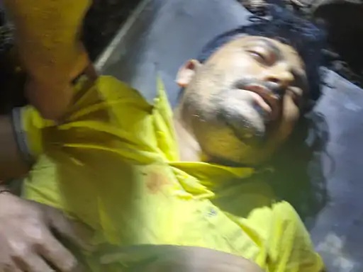 A young man fell into an open well on the roadside in Satna