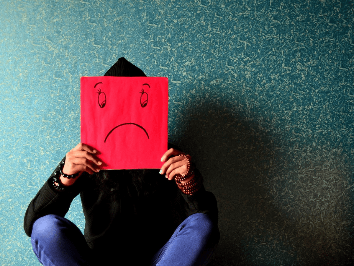 सीजनल डिप्रेशन क्या है ? जानिए इसके लक्षण, कारण और आसान घरेलू उपाय