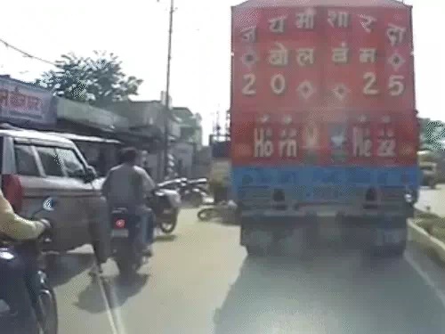 Singrauli road accident captured on dashcam