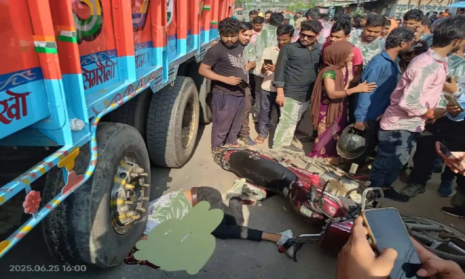 MP: सिंगरौली सड़क हादसे में युवक की मौत, गुस्साई भीड़ ने की पत्थरबाजी