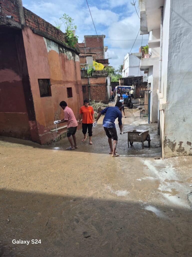 Bleaching powder is being sprayed in flood affected areas in Rewa.