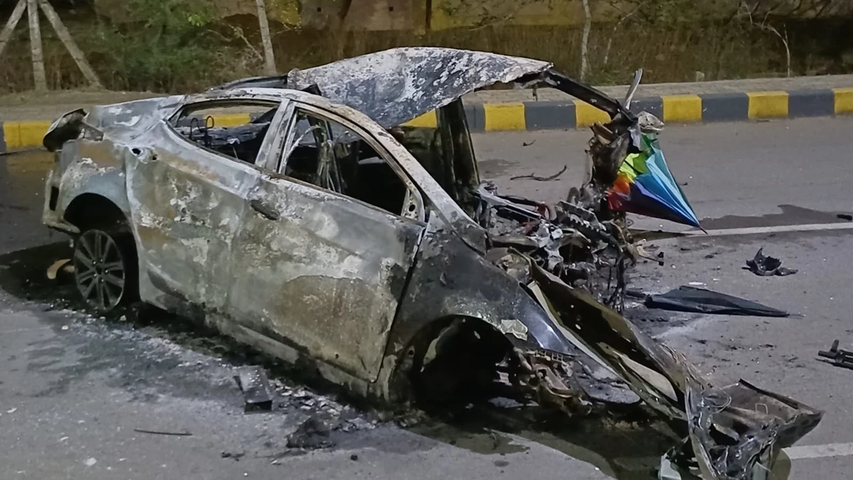 INDORE: तेज रफ्तार कार चलाना पड़ा दोस्तों को भारी,2 युवकों की हुई मौत