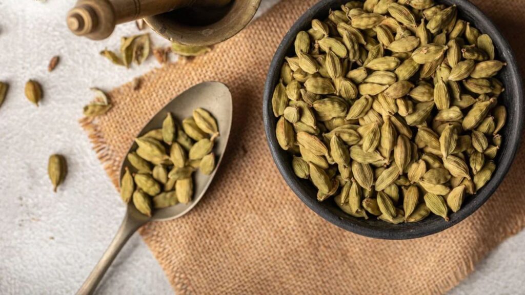 Green Cardamom Water Benefits