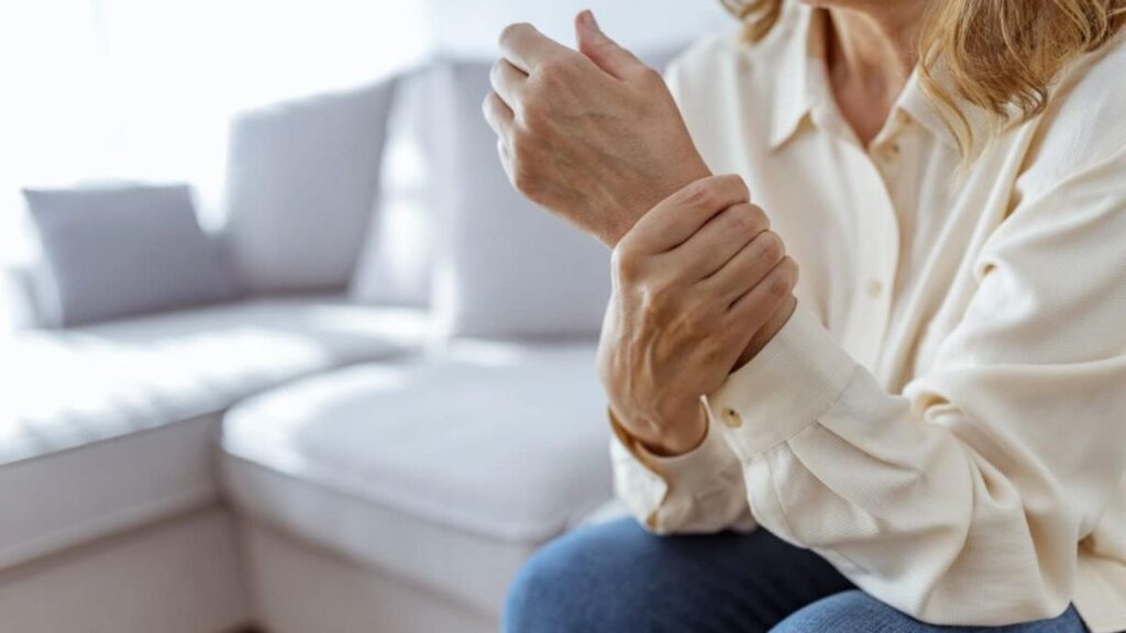 Home Remedy For Joint Pain in Rainy Season