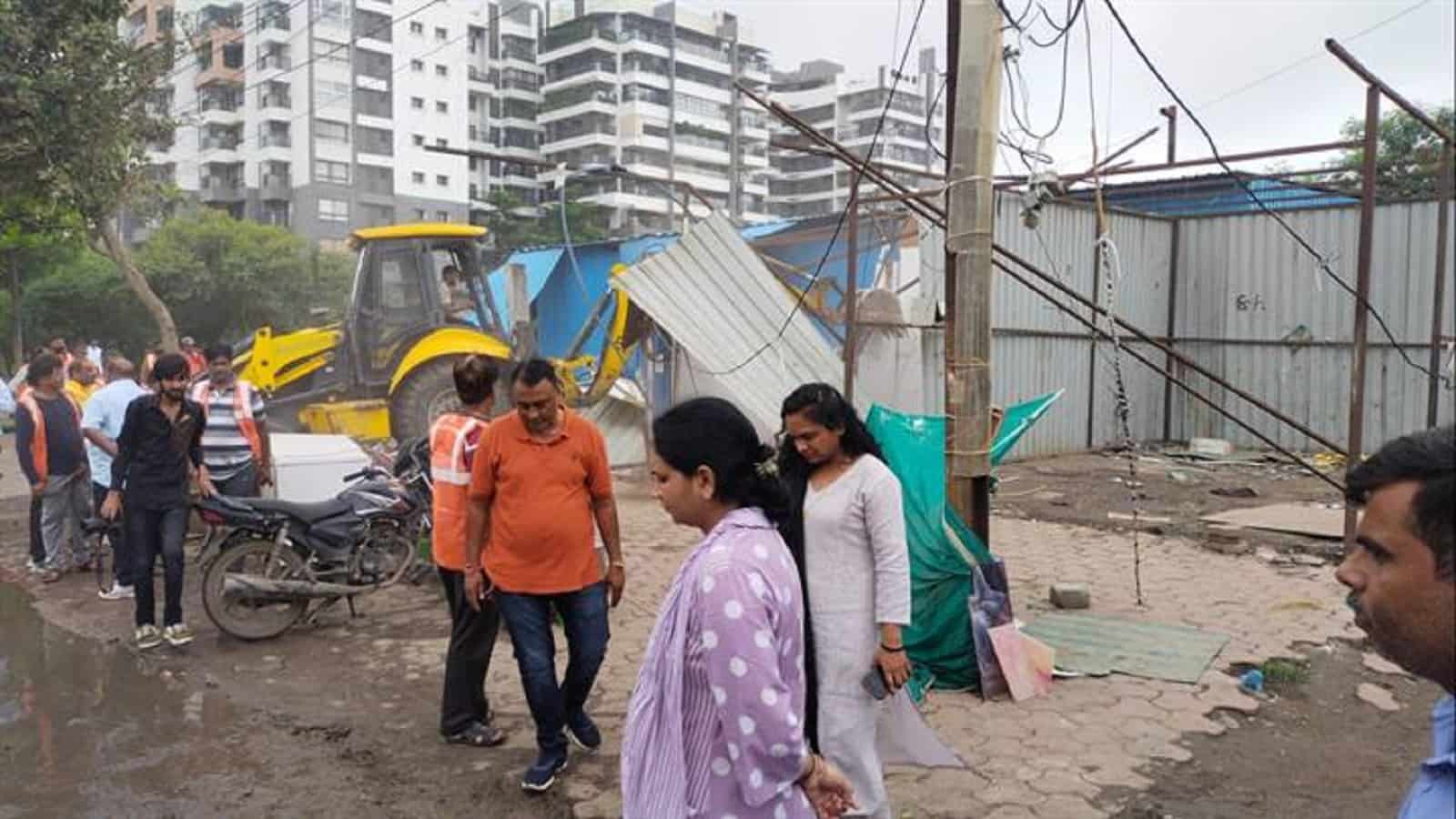 अतिक्रमण कर बनायी गई 11 दुकानें ध्वस्त, करोड़ों की शासकीय जमीन करायी गई अतिक्रमण मुक्त