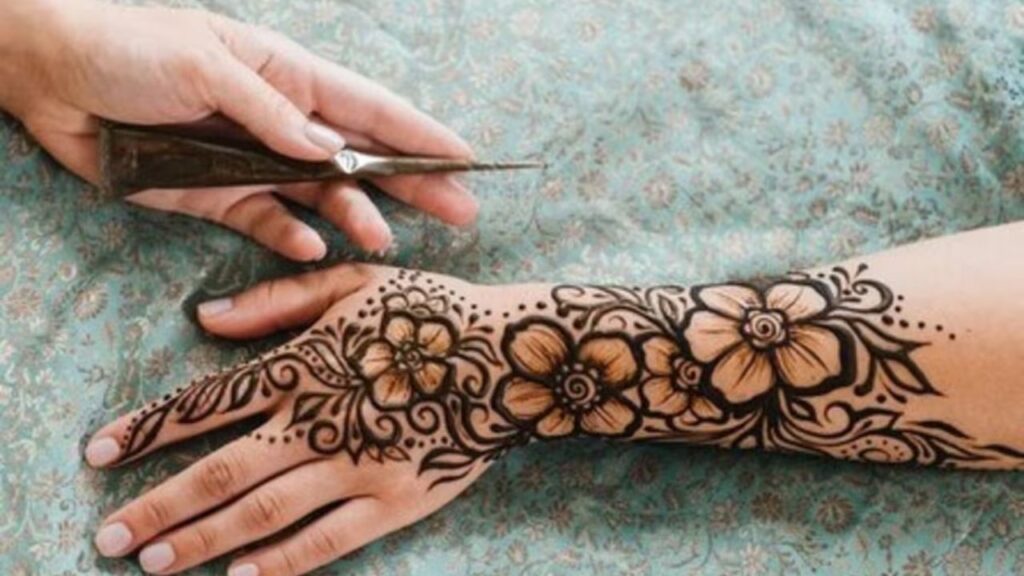 Shravan Mas Me Mehndi Lagane Ke Fayde