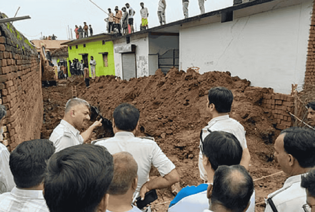 शहडोल में हादसा, सीवर लाइन के गहरे गड्रढ़ें में दब गए दो मजदूर