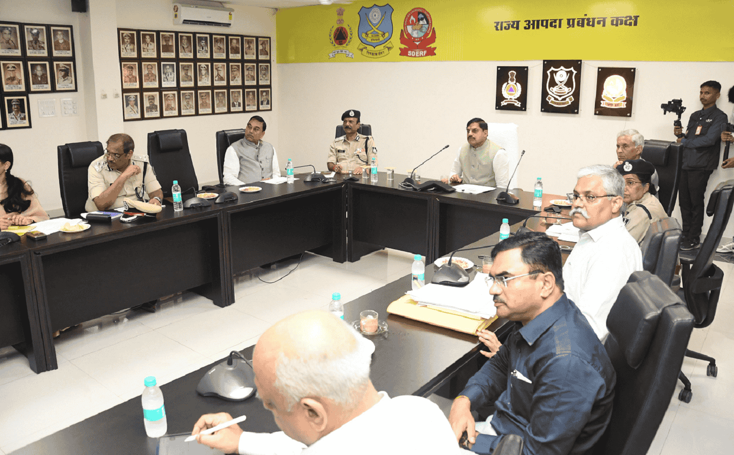 एमपी में बारिश का हाईअलर्ट, सीएम मोहन ने किया तैयारी बैठक, हेलीकाप्टर की भी सरकार करेगी व्यवस्था