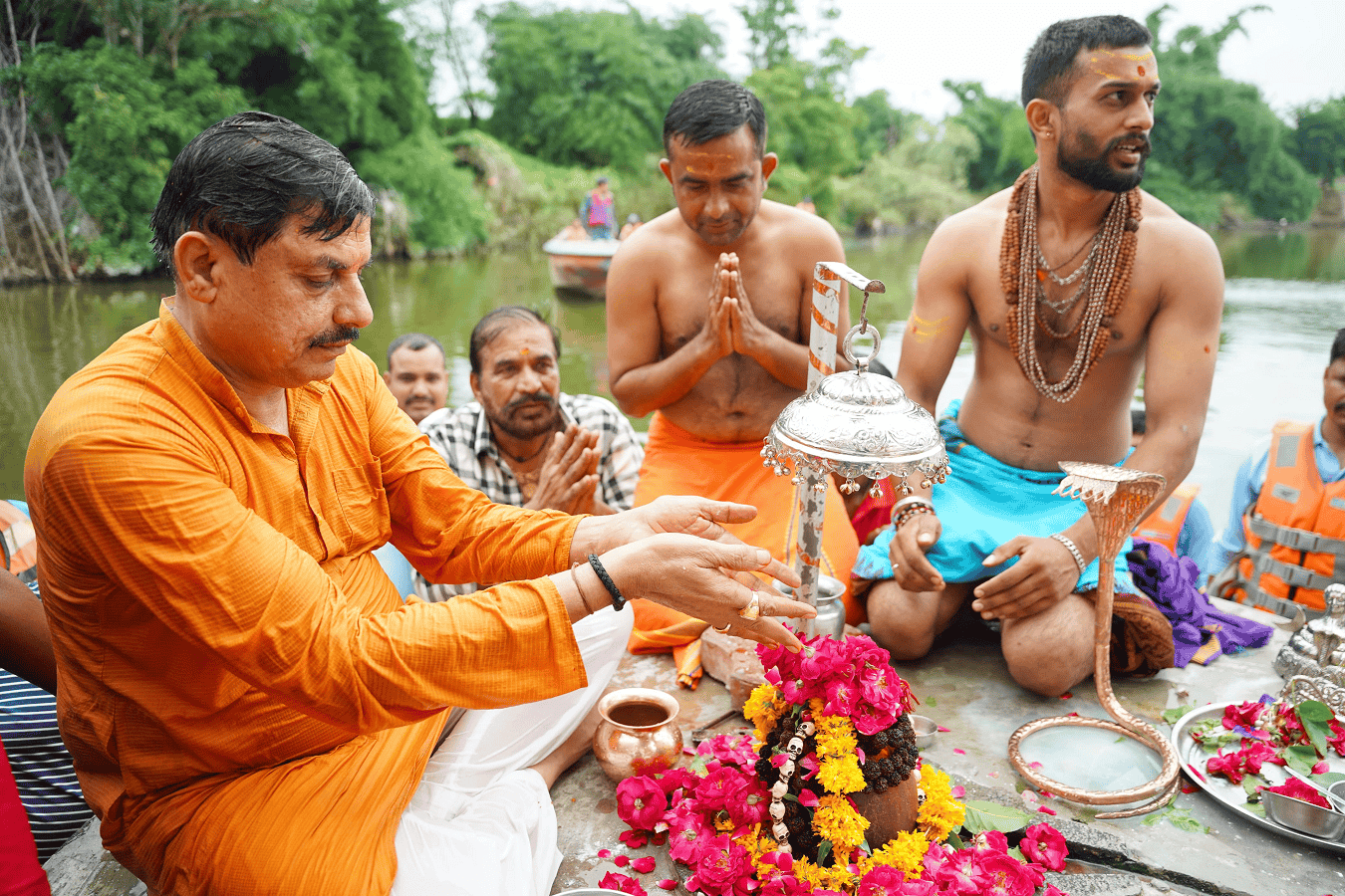 एमपी सीएम सपत्नी महाकाल की किए पूजा-अर्चना, प्रदेश की खुशहाली की प्रार्थना