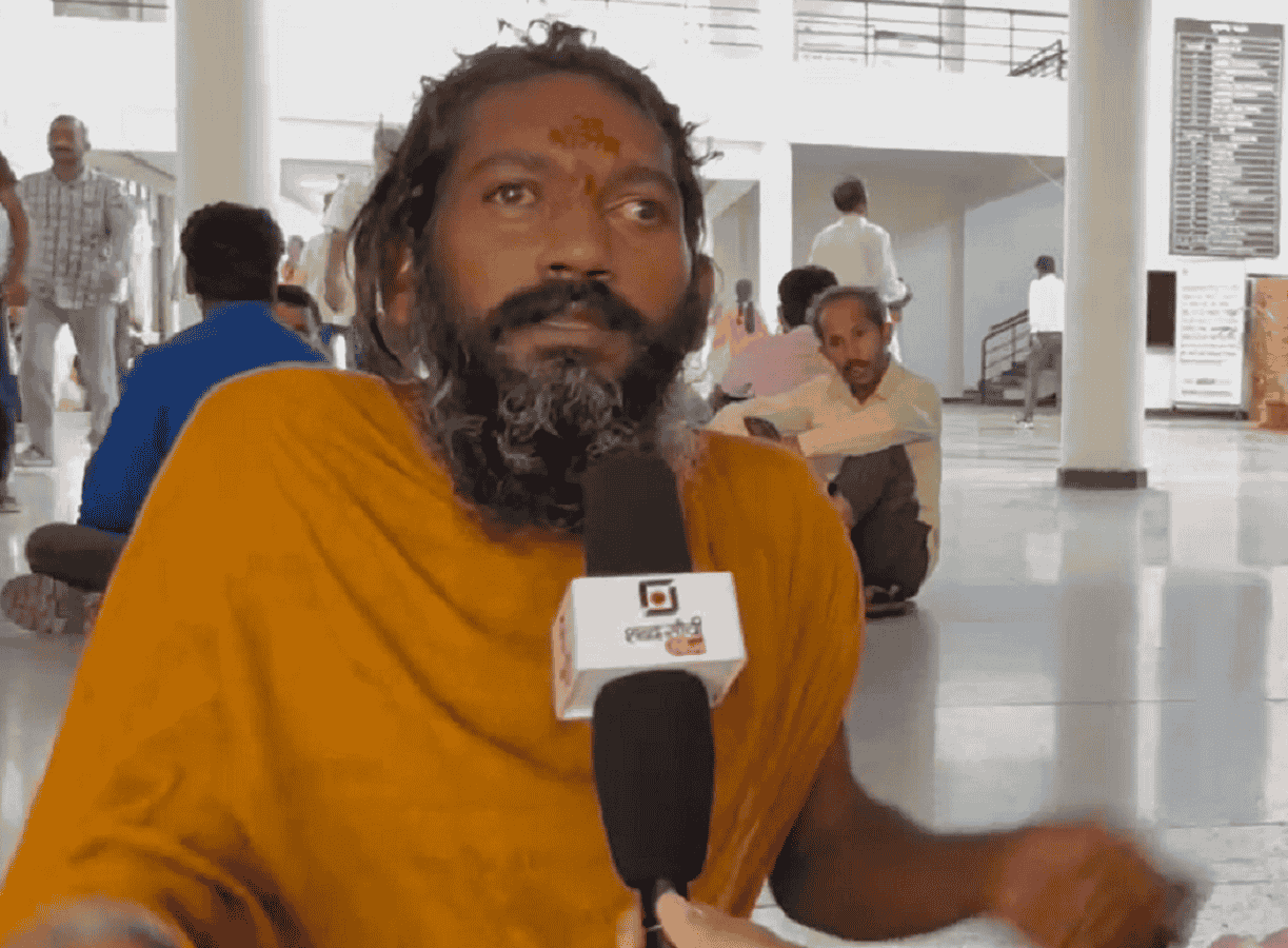 रीवा में दिव्यांग का दर्द, आवेदन पर आवेदन, फिर भी नही मिली चार्जिग व्हीलचेयर