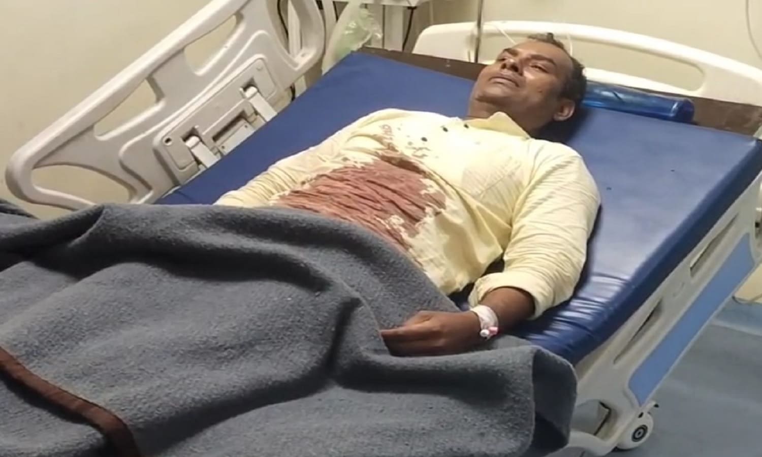 MP: देवास में युवक ने धर्म परिवर्तन के दबाव और पत्नी की प्रताड़ना से तंग आकर खुद को कैंची से घायल किया