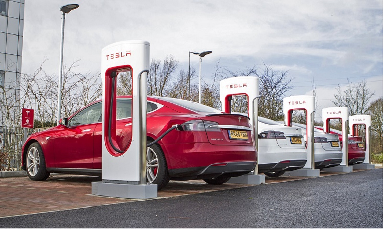 Tesla भारत में स्थापित करेगी 8 EV Charging Station: मुंबई और दिल्ली में होगी शुरुआत