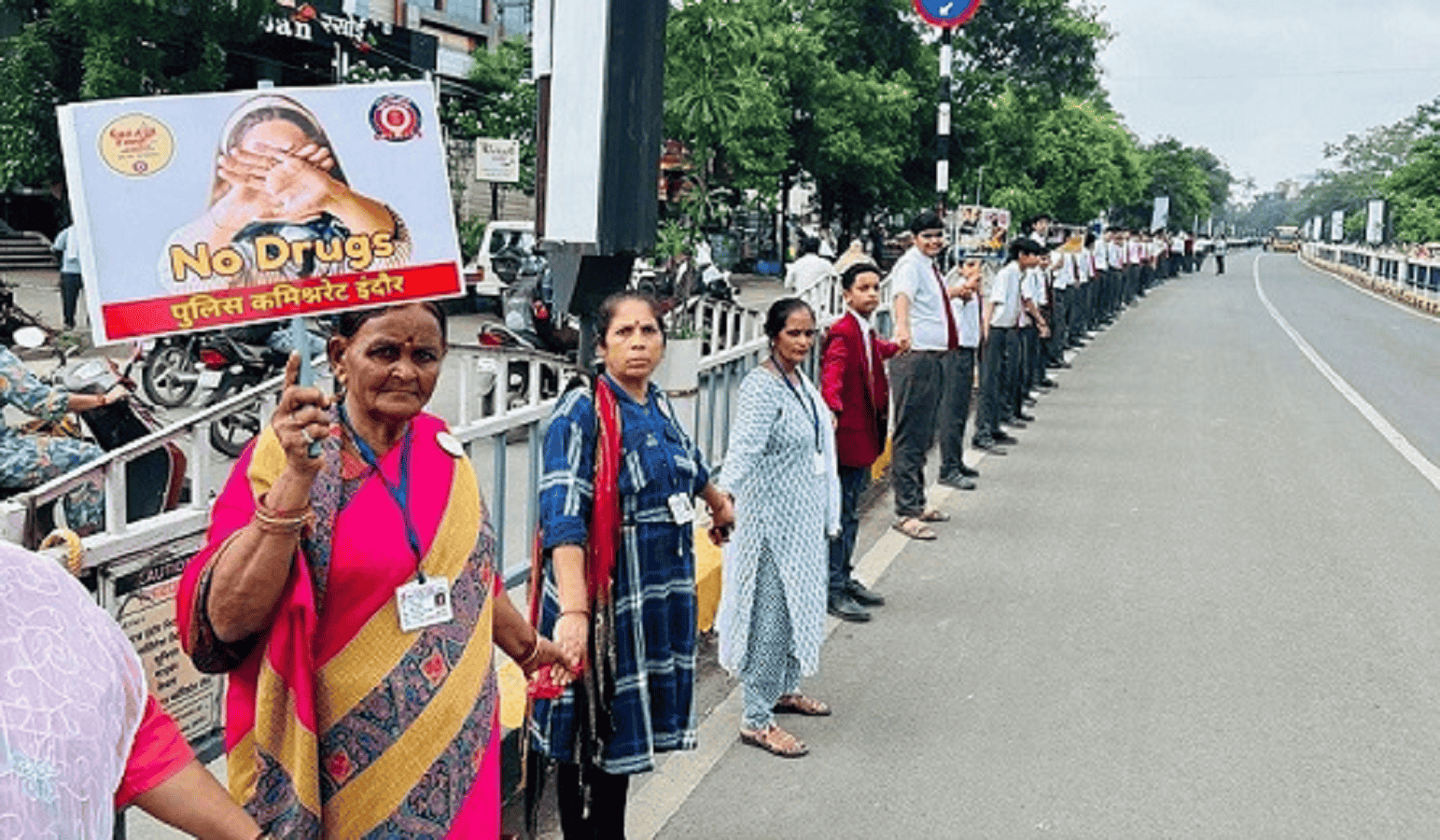 इंदौर के हाथ फिर लगी उपलब्धि, नशे से दूरी है ज़रूरी कार्यक्रम में ऐसे बनाया वर्ल्ड रिकॉर्ड्स