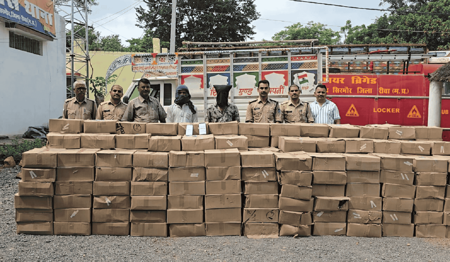 नशे पर प्रहार में रीवा पुलिस को बड़ी सफलता, 15 लाख की 300 पेटी शराब जप्त