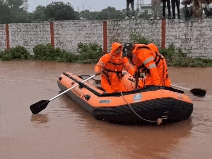 Two teenagers died due to drowning in a pit in Satna
