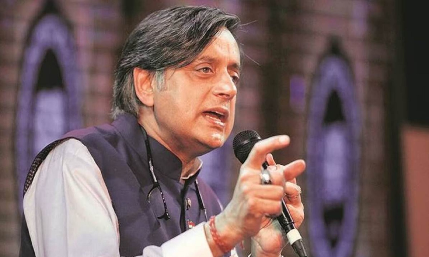 शशि थरूर का बयान: ‘राष्ट्र पहले, पार्टी बाद में’, कांग्रेस में विवाद