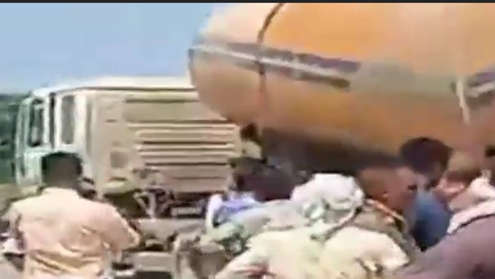 Bulker crushes bike riding couple in Sidhi