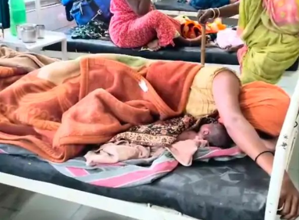 Pregnant woman delivers on the way in Sidhi