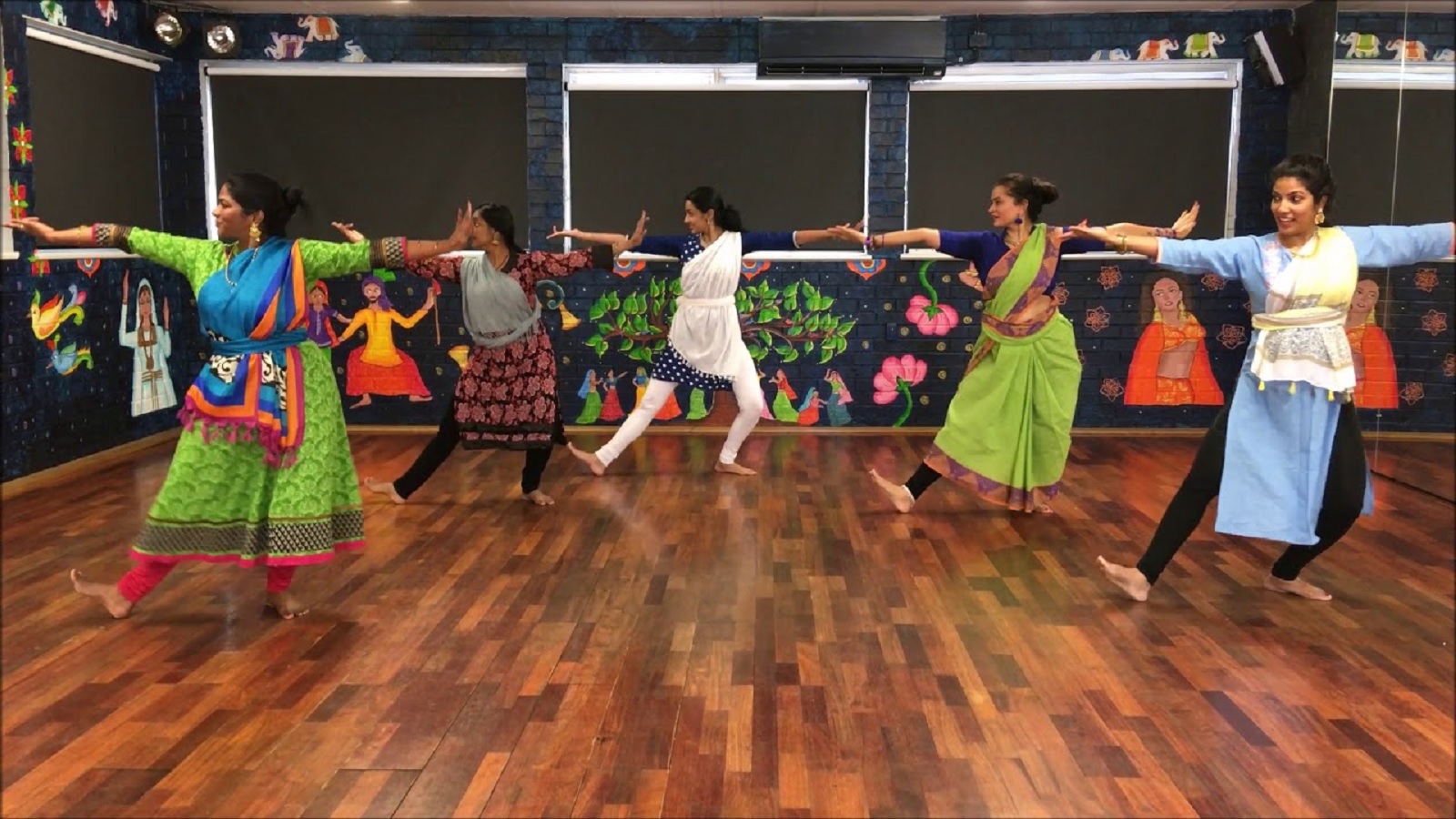 बरसात में ज़ुम्बा कथक और बैले डांस : बॉडी-माइंड का योगा रिलेक्सेशन – Zumba, Kathak, Ballet in Rainy Weather : A Perfect Form of Yoga and Body Relaxation