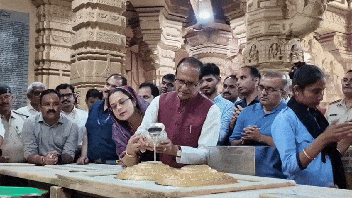 जूनागढ़ में जल्दबाजी से पत्नी को भूले शिवराज सिंह चौहान, याद आया तो काफिले सहित लौटे
