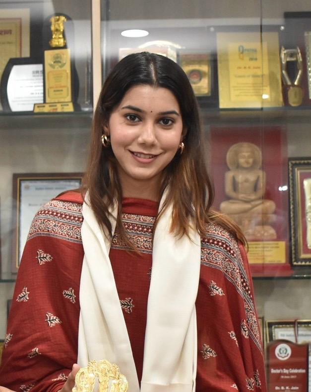 Satna's Meenakshi Singh became Miss Teen MP