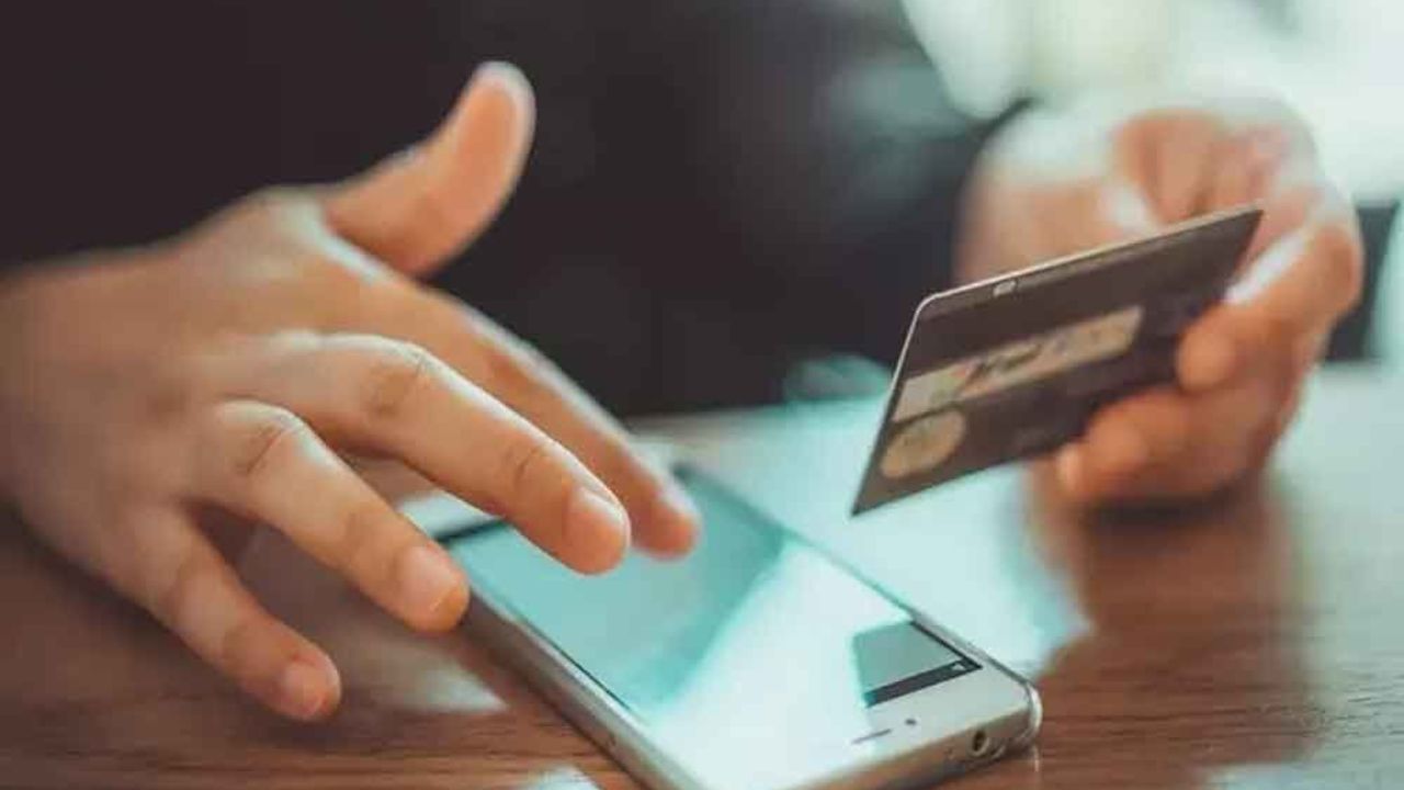 Credit Card का करते हैं यूज! कल से बदल जाएंगे नियम? जानें Details