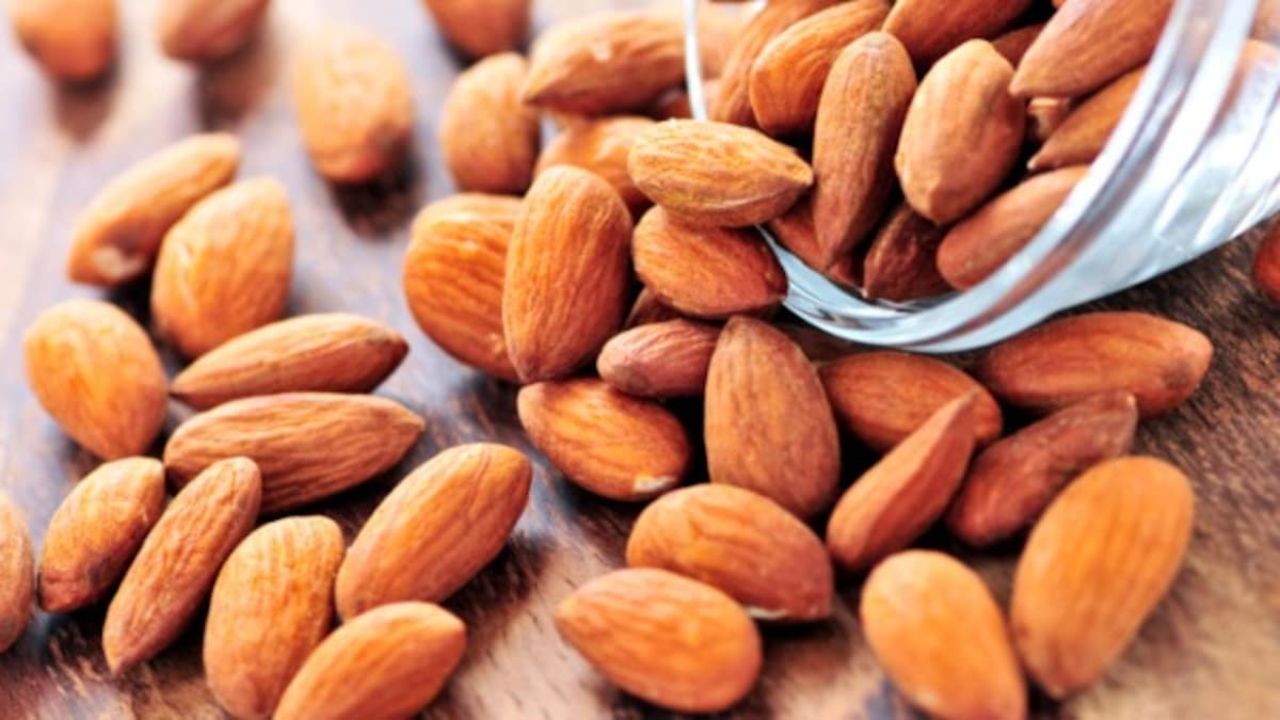 Subah Kitne Badam Khane Chahiye: कहीं ज्यादा मात्रा में बादाम आपके लिए जहर तो नहीं बन रहा