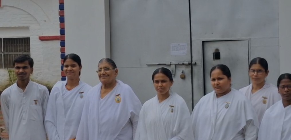 Brahma Kumari sisters tied Rakhi to prisoners in Central Jail Rewa