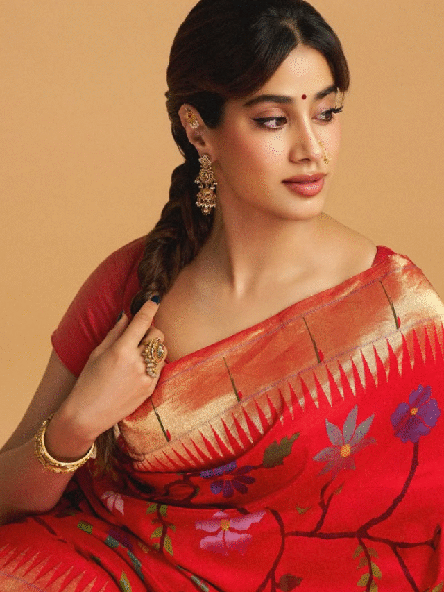 Janhvi Kapoor और Sidharth Malhotra ​​ने लालबागचा राजा के किए दर्शन, देखें तस्वीरें
