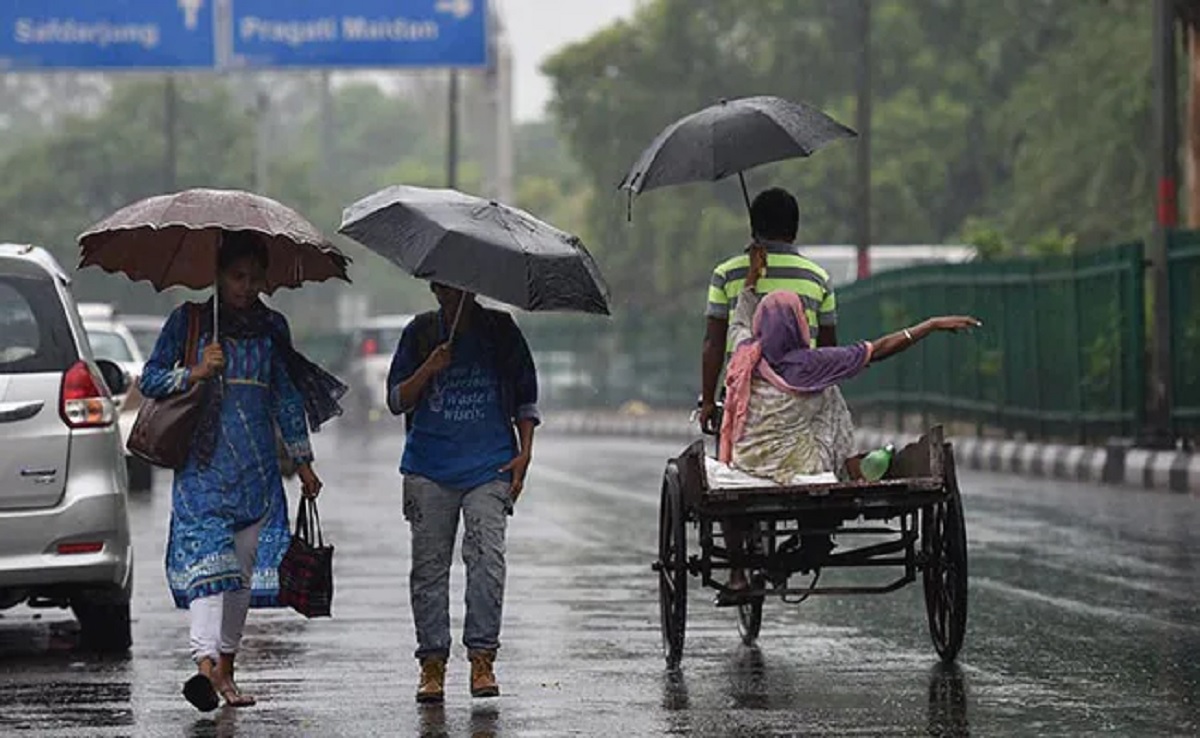 अगले 48 घंटों में होगी Delhi NCR में ताबड़तोड़ बारिश, मौसम विभाग जारी कर सकता है Red Alert