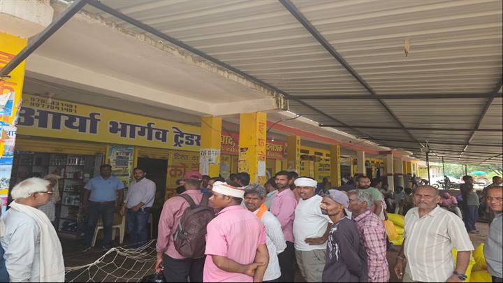 Strict monitoring of fertilizer distribution in Rewa