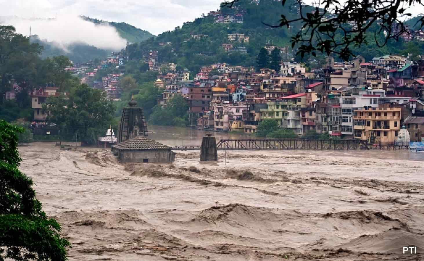 Uttarakhand Heavy Rainfall Alert: उत्तराखंड बाढ़ की चेतावनी, कई जिलों में मौसम विभाग ने जारी किया अलर्ट