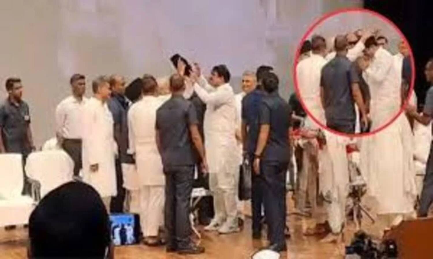 Bihar Politics : चुनाव से पहले नीतीश कुमार का ‘टोपी कांड’,  मुस्लिम वोटर्स नाराज
