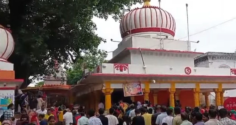 Crowd of devotees in Shiva temples of Rewa