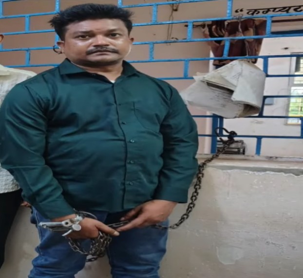 A fake police officer duped a girl on the pretext of marriage In Rewa