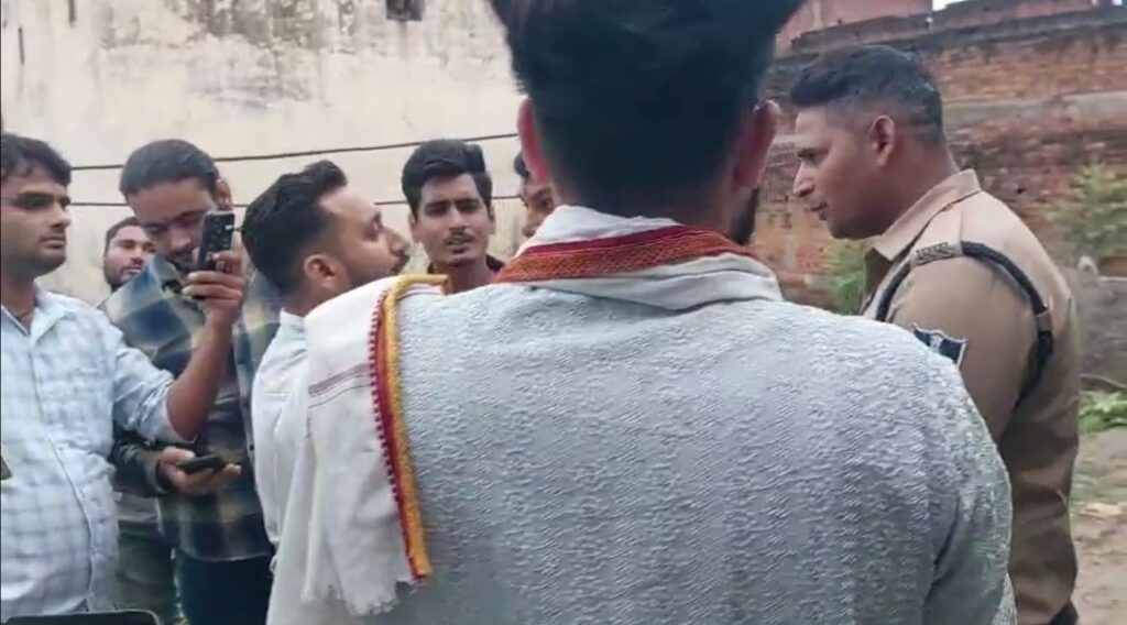 Clash between goons and policemen over illegal occupation