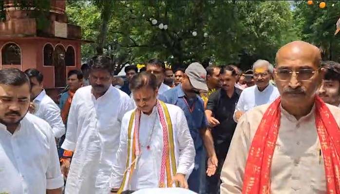Deputy Chief Minister Rajendra Shukla celebrated his birthday