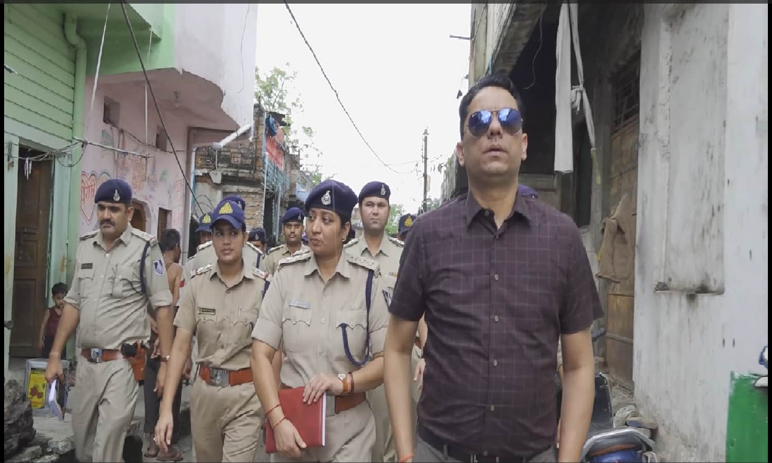 Rewa: कबाड़ी मोहल्ले में नशे के खिलाफ बड़ी कार्रवाई, आईजी गौरव राजपूत ने संभाला मोर्चा