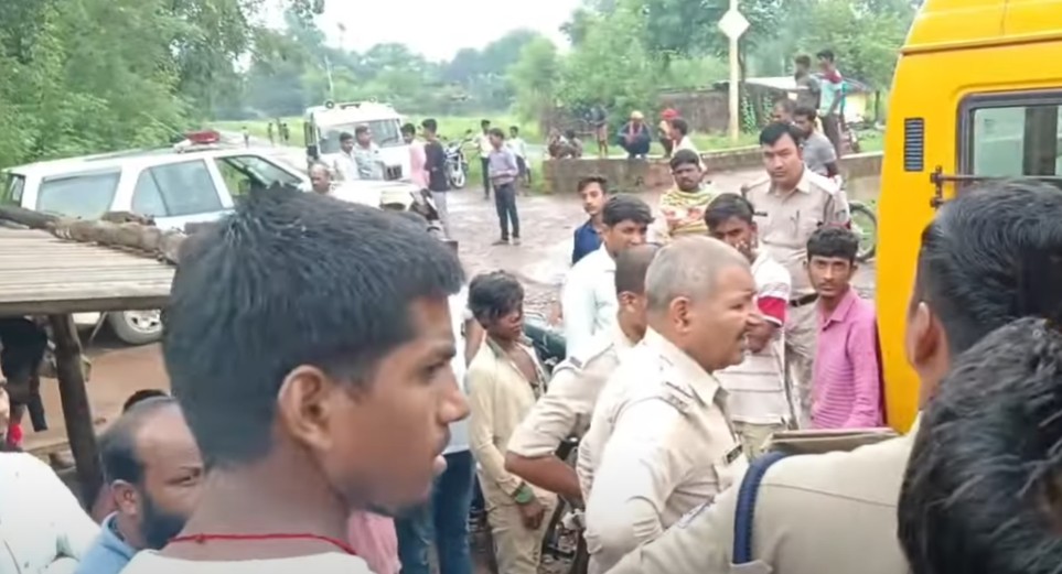 School bus and dial 100 collide in Mauganj