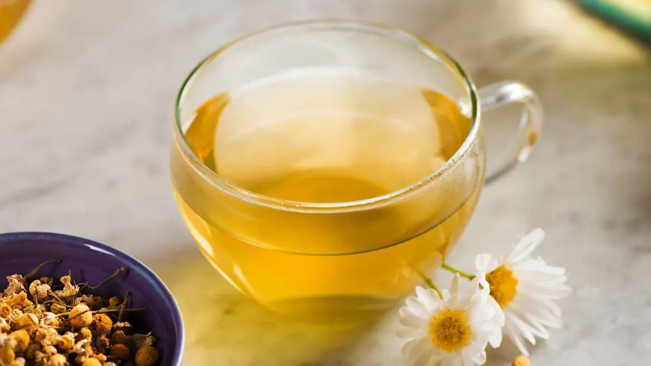 Chamomile Tea Benefits: तनाव, अनिद्रा और मानसिक सेहत का प्राकृतिक समाधान