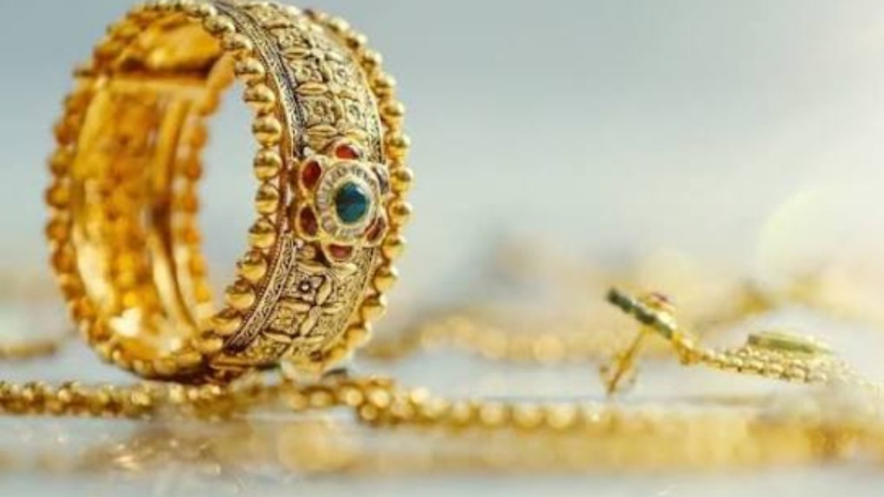 बाजार में भारी गिरावट, Gold Price Today ₹898 टूटा, Silver में ₹2,587 की गिरावट