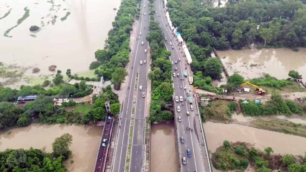 Flood Situation Near Yamuna River In Hindi, Delhi Flood News