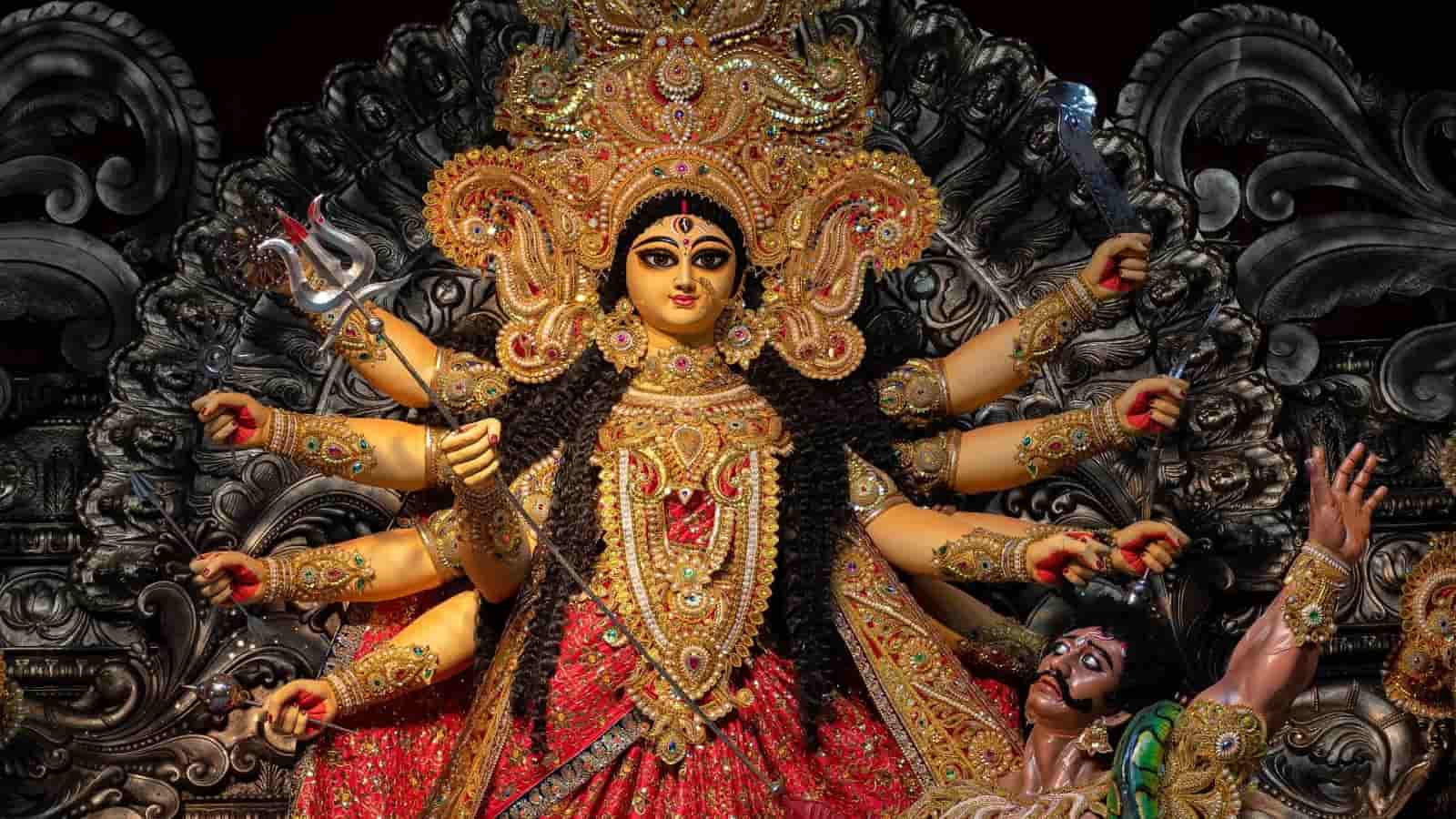 Durga Chalisa Path Lyrics in Hindi: शारदीय नवरात्र में मां-दुर्गा को प्रसन्न करने करें दुर्गा चालीसा पाठ, जानें पूजा विधि व महत्व
