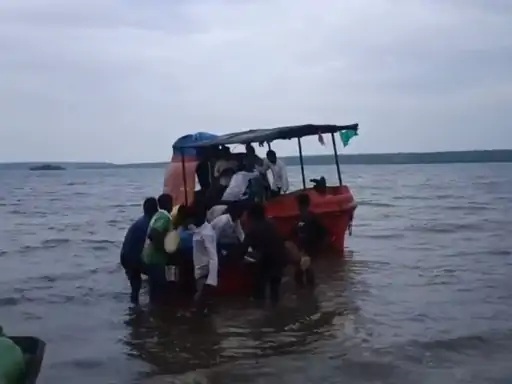 Maihar News: तेज आंधी-तूफान के बीच बाणसागर डैम में फंसी श्रद्धालुओं से भरी नाव, जानिए कैसे बचे