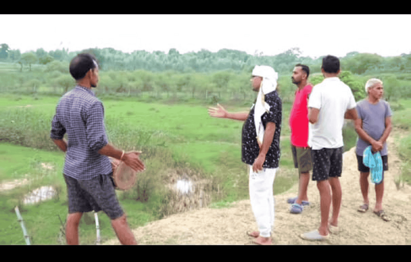 अजब रीवा की गजब कहानीः रातों रात चोरी हो गया सरोवर, तालाब ढूंढने वालों को उचित ईनाम