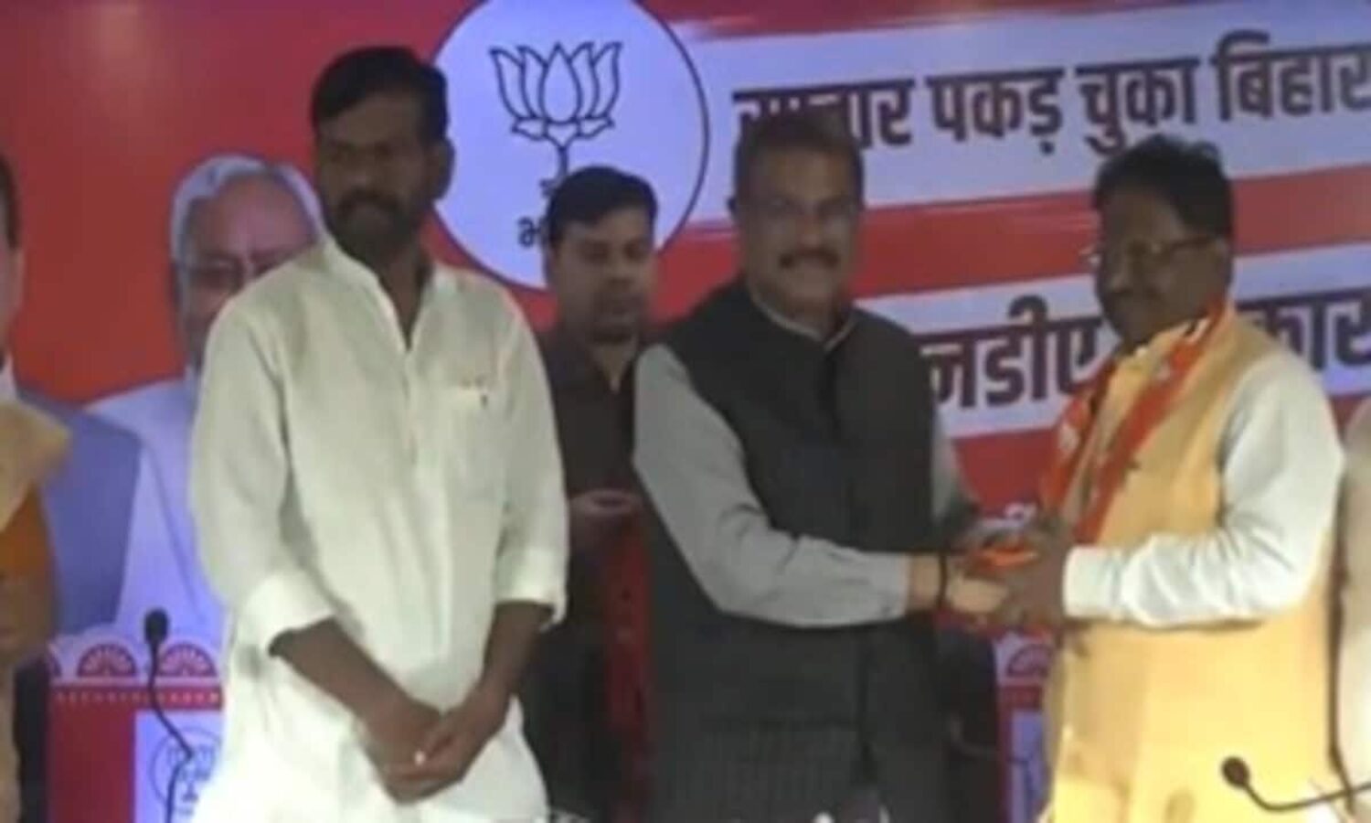 Bihar Chunav 2025 : लालू-तेजस्वी को मिला धोखा, भाजपा में शामिल हो गए राजद के स्टार प्रचारक